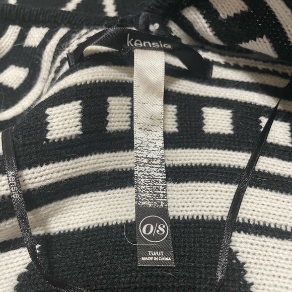 Kensie Aztec Print Cape/Sweater - Picture 3 of 3